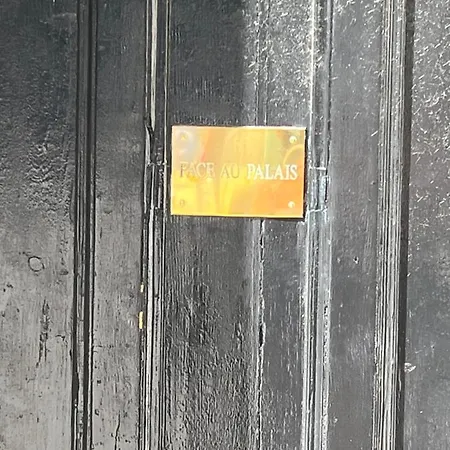 Face Au Palais Couette-café *