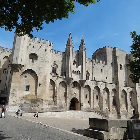 Face Au Palais *