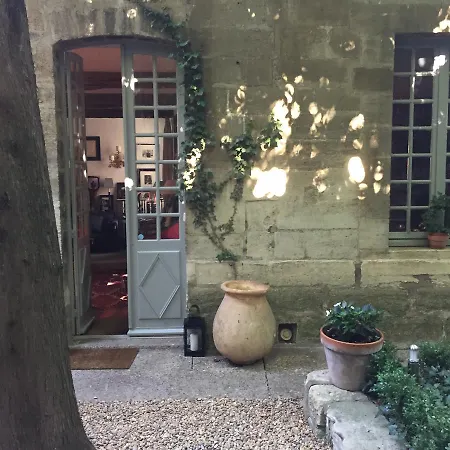 Couette-café Face Au Palais Avignon